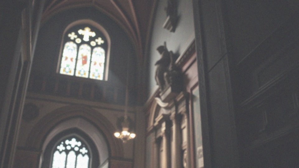 Jak liczba kardynałów zmienia się w zależności od papieża?